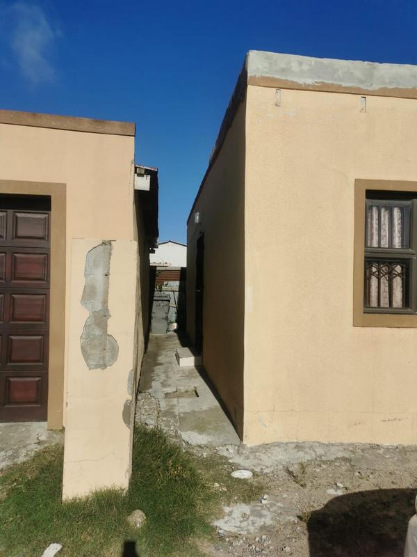 6 Bedroom Property for Sale in Umrhabulo Triangle Western Cape